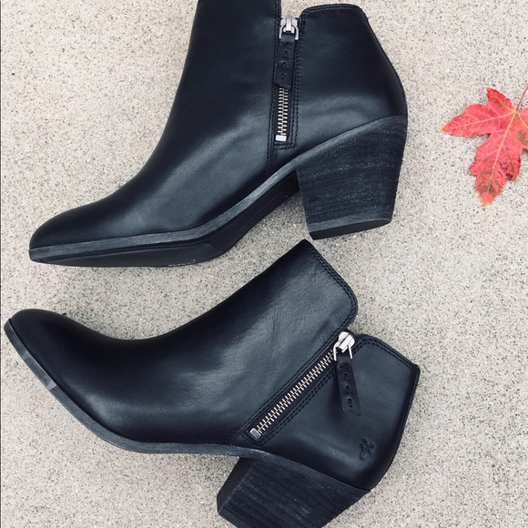 Sz 8 FRYE Judith black leather zip ankle bootie - Picture 2 of 8